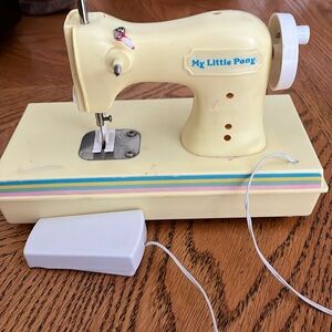 HTF Vintage 1980s G1 My Little Pony Kid's Sewing Machine